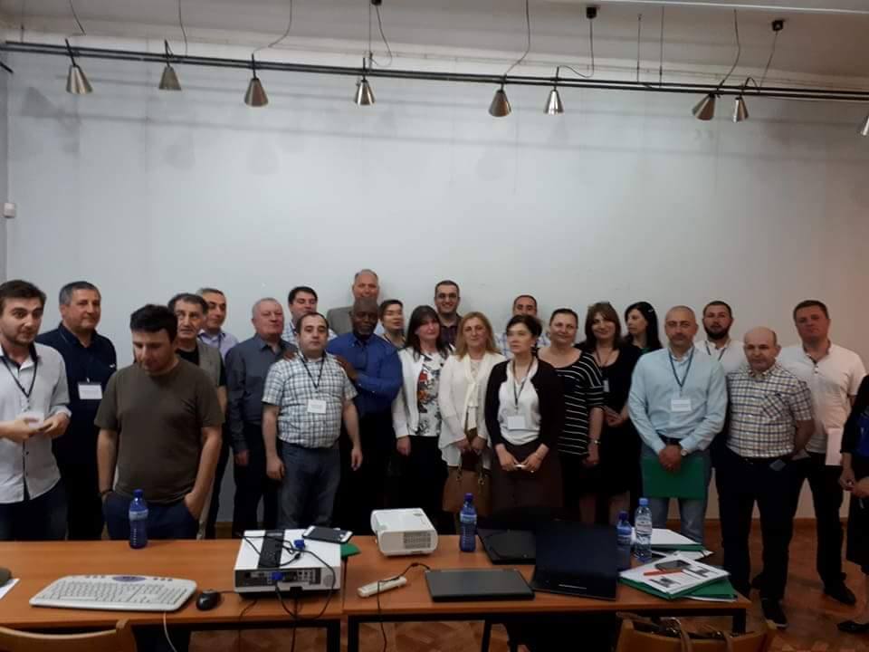 აიოვას სახელმწიფო უნივერსიტეტისა და OSHA-ს წარმომადგენლების მიერ გამართული ტრენინგები